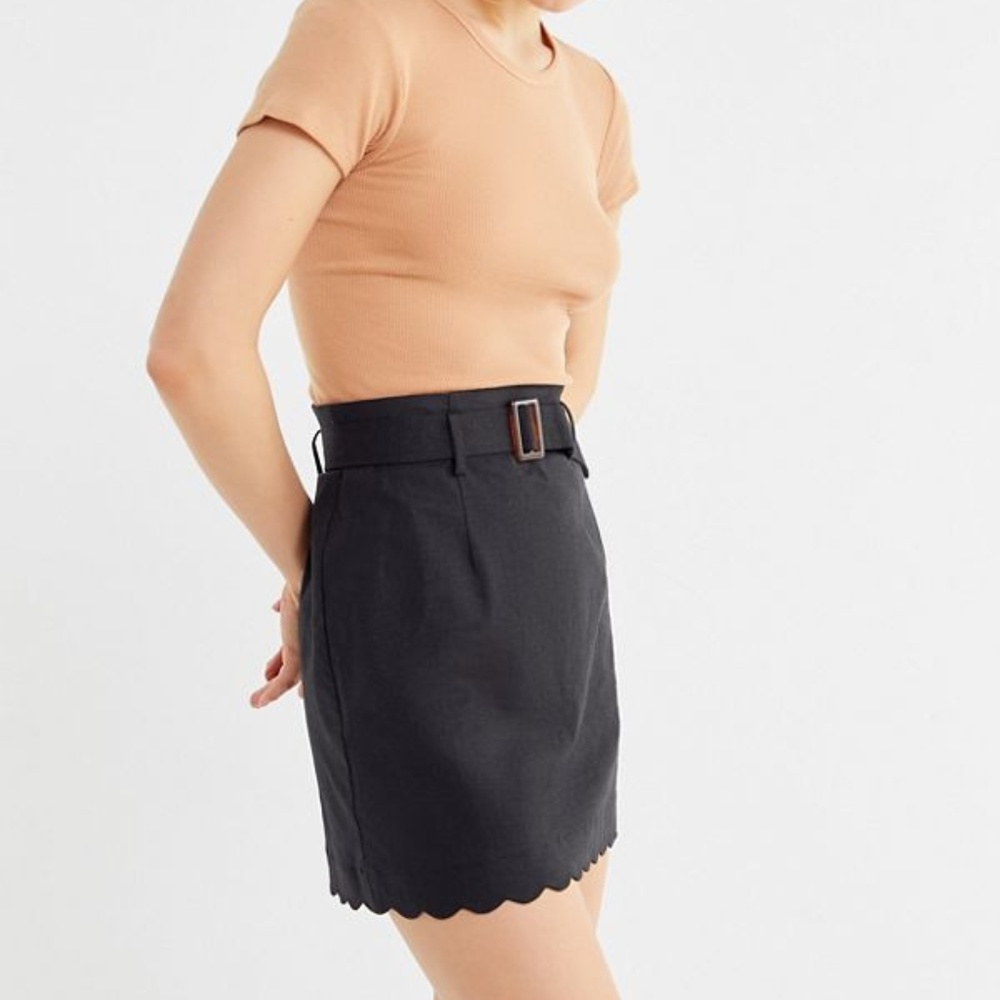 UO Grace Linen Scallop Mini Skirt